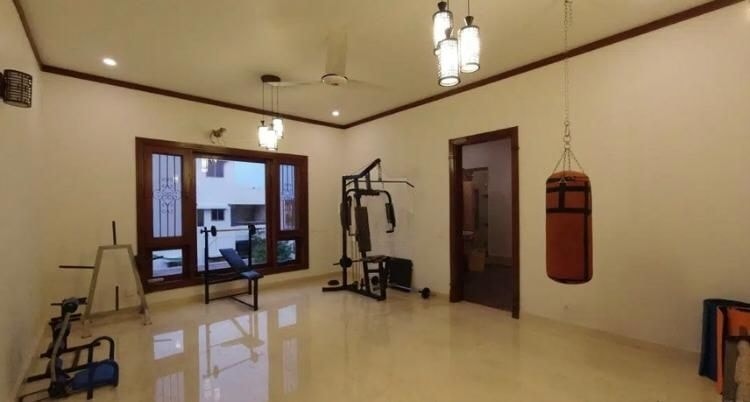 Slightly Used 1000 Sq Yards bungalow for sale6