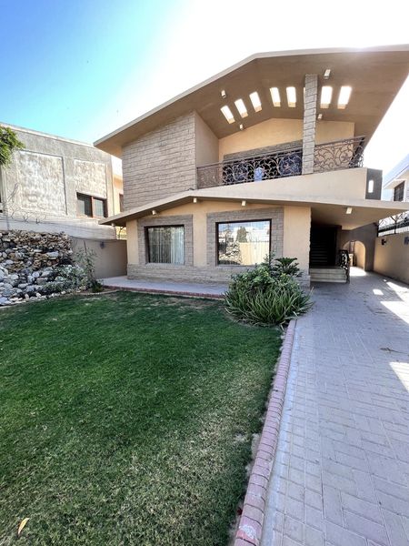 500 Sq Yards Used Bungalow ‘FOR SALE 1