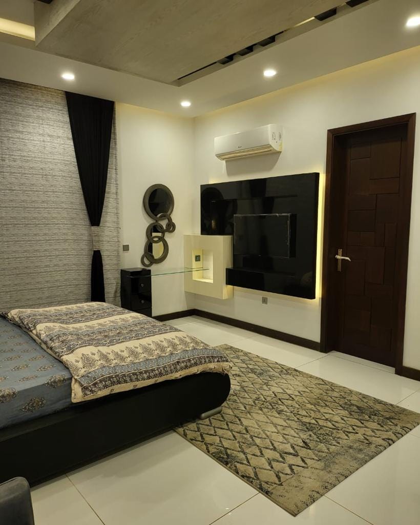 600 Sq yards Luxurious Villa FOR SALE IN DEFENCE KARACHI 5