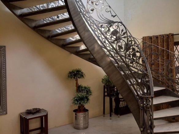 1 Kanal Luxury Villa House For Sale