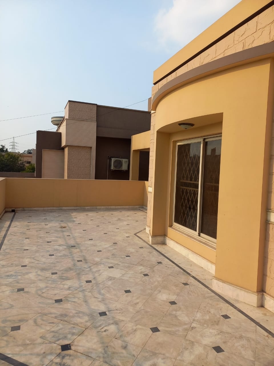 1 Kanal Luxury Villa House For Sale