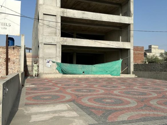 3 portion Commercial building For Rent Multan