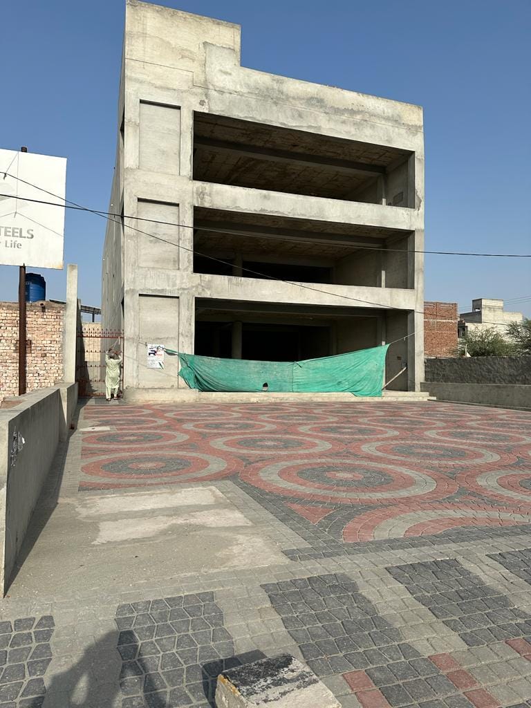 3 portion Commercial building For Rent Multan