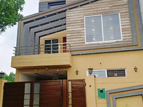 Park Facing Beautiful House Available For Sale Solid Construction