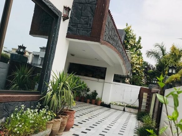 1 kanal house in Behria town phase 4 for sale