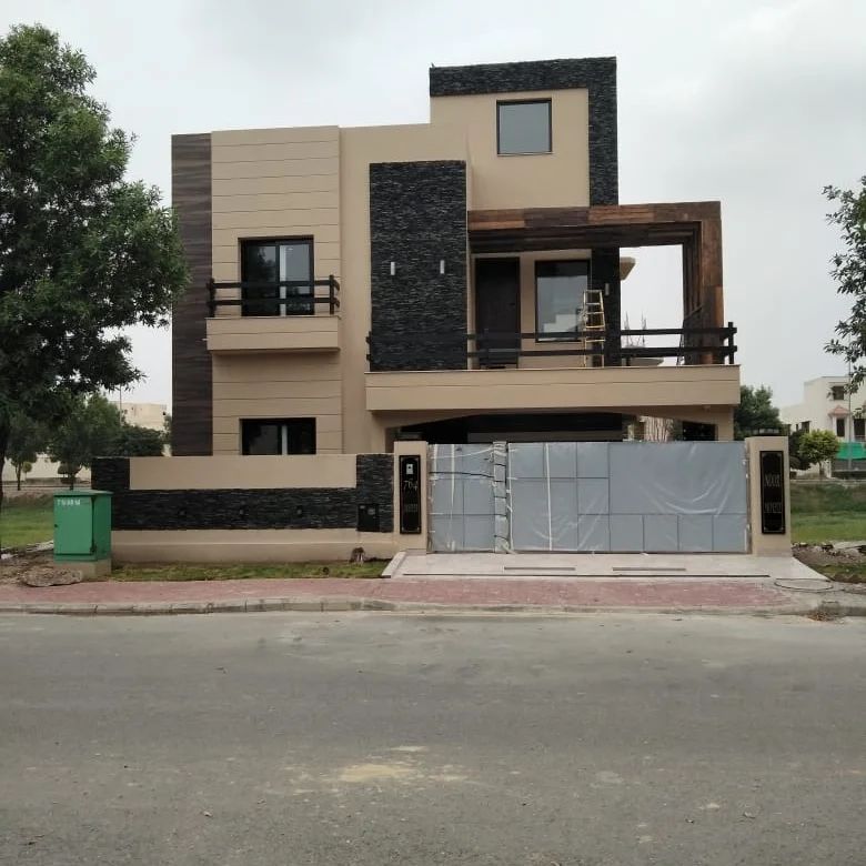 10 Marla Double House For Sale Bahria Town Lahore