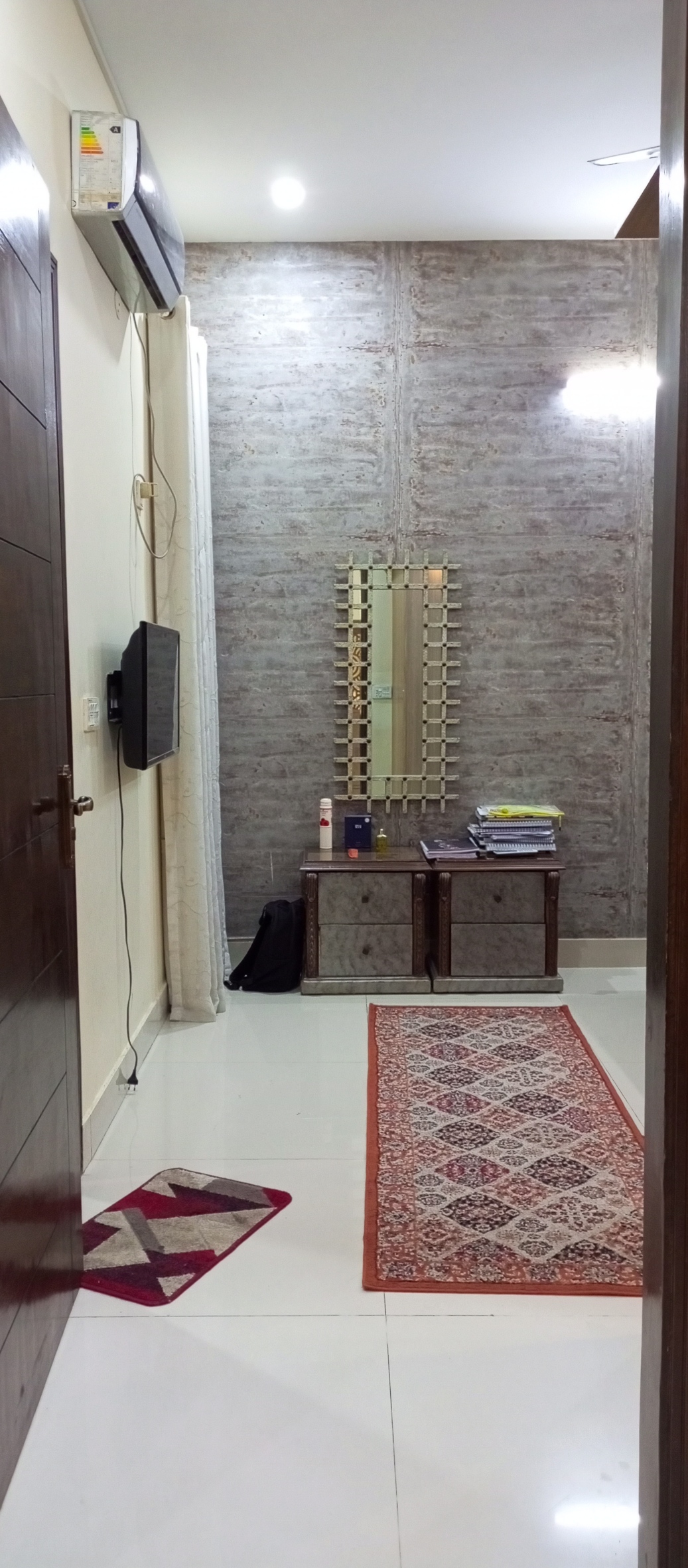 300 sq yards Apartment For Sale Gulshan-e-Iqbal Karachi