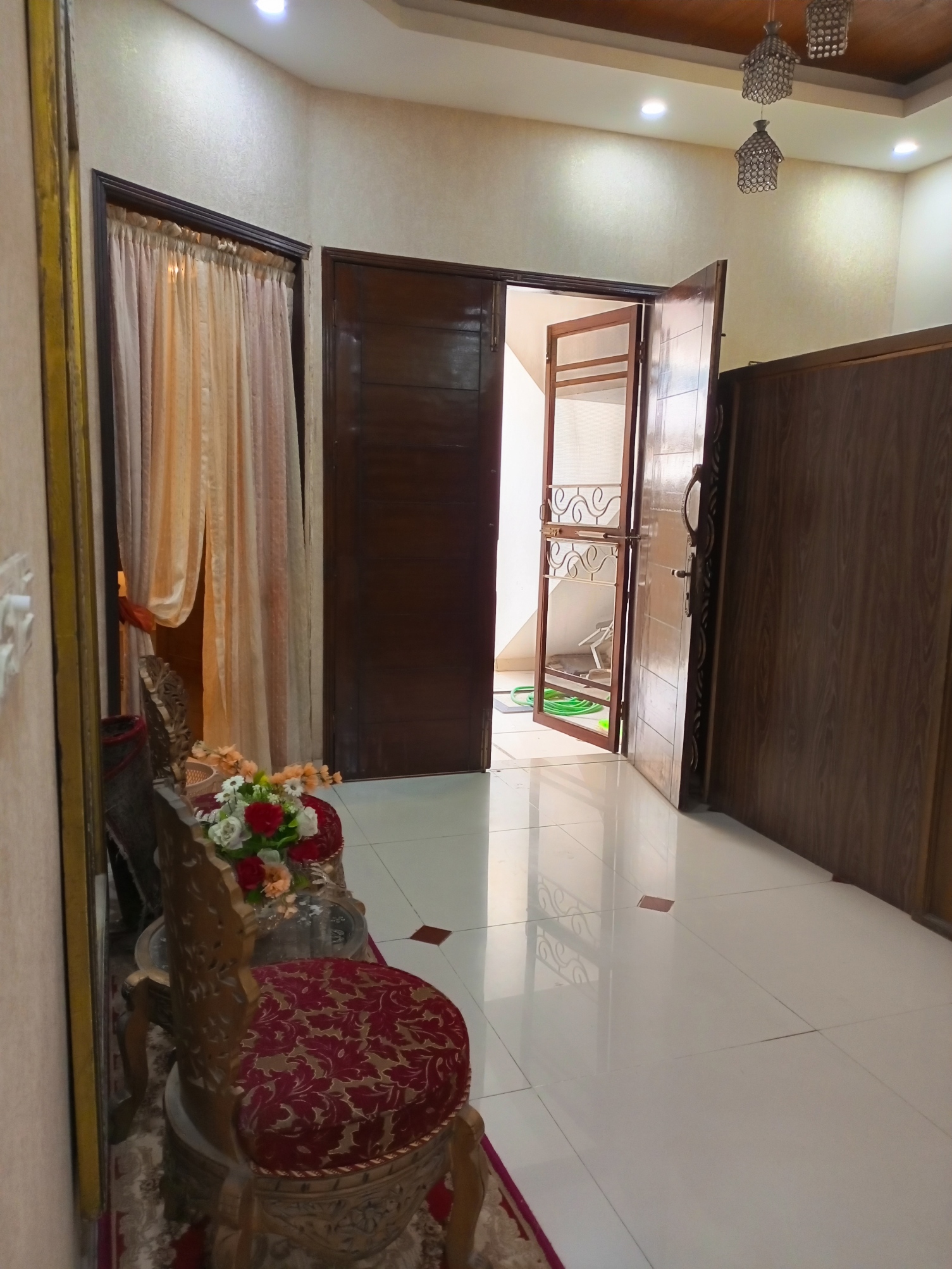300 sq yards Apartment For Sale Gulshan-e-Iqbal Karachi