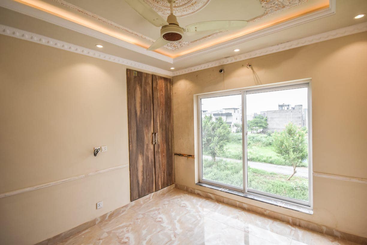 5 Marla Luxury Designers House For Sale DHA 9 Town Lahore