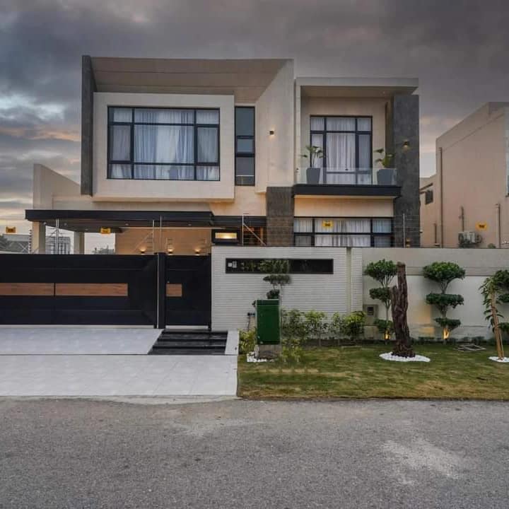 Luxury House For Sale In DHA Lahore