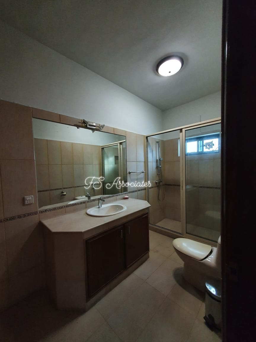 𝟏𝟎𝟎𝟎 𝐘𝐚𝐫𝐝𝐬 𝐁𝐮𝐧𝐠𝐚𝐥𝐨𝐰 𝐟𝐨𝐫 𝐑𝐞𝐧𝐭 Karachi