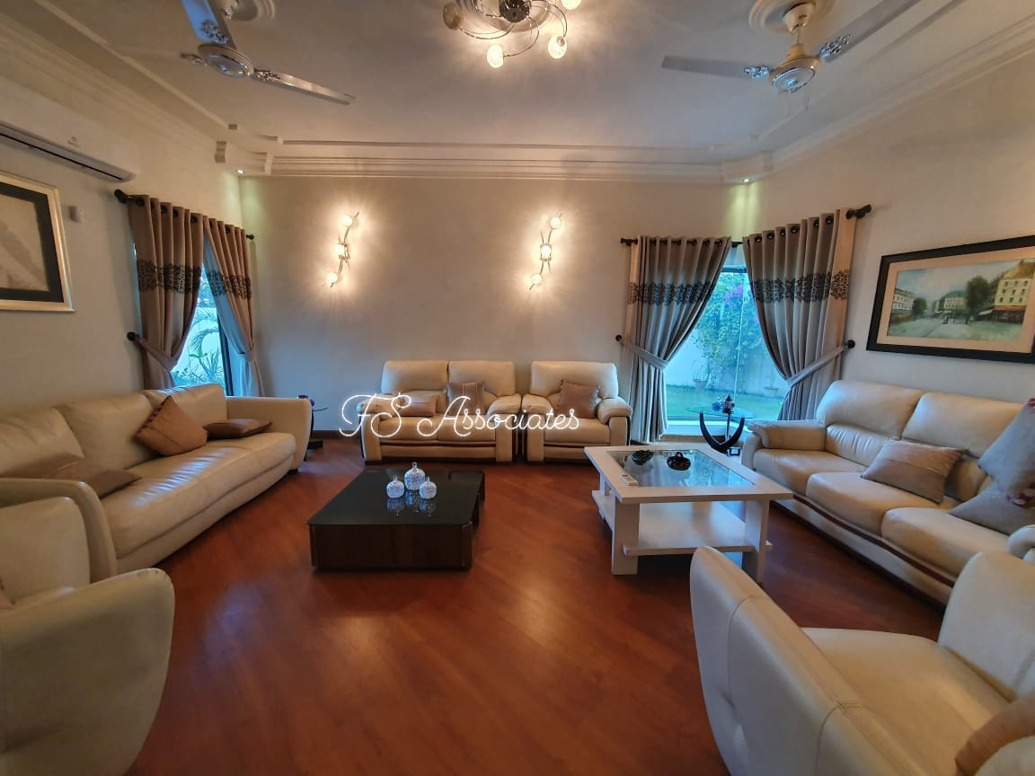 𝟏𝟎𝟎𝟎 𝐘𝐚𝐫𝐝𝐬 𝐁𝐮𝐧𝐠𝐚𝐥𝐨𝐰 𝐟𝐨𝐫 𝐑𝐞𝐧𝐭 Karachi