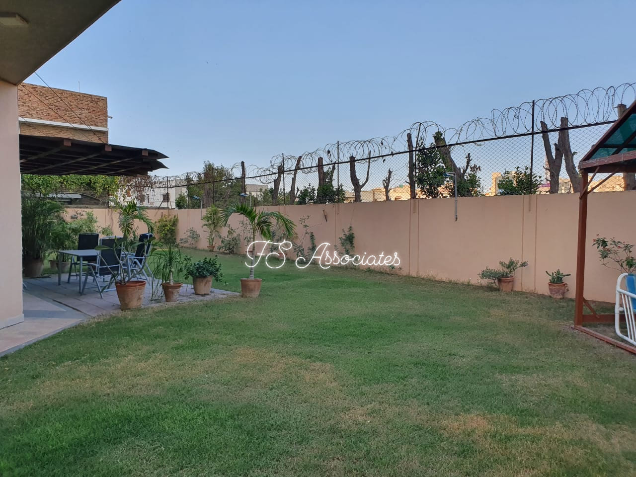 𝟏𝟎𝟎𝟎 𝐘𝐚𝐫𝐝𝐬 𝐁𝐮𝐧𝐠𝐚𝐥𝐨𝐰 𝐟𝐨𝐫 𝐑𝐞𝐧𝐭 Karachi