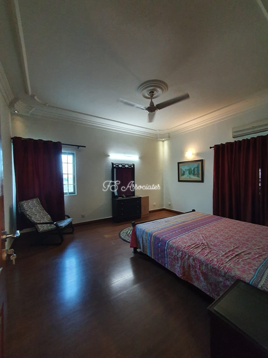 𝟏𝟎𝟎𝟎 𝐘𝐚𝐫𝐝𝐬 𝐁𝐮𝐧𝐠𝐚𝐥𝐨𝐰 𝐟𝐨𝐫 𝐑𝐞𝐧𝐭 Karachi