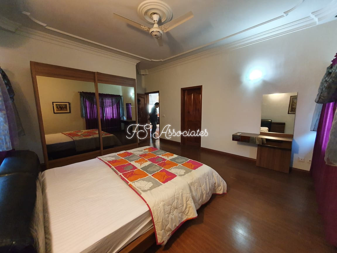 𝟏𝟎𝟎𝟎 𝐘𝐚𝐫𝐝𝐬 𝐁𝐮𝐧𝐠𝐚𝐥𝐨𝐰 𝐟𝐨𝐫 𝐑𝐞𝐧𝐭 Karachi