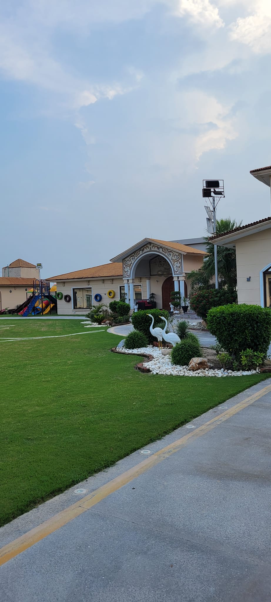 10 Kanal Farm House For Sale Phase 6 Lahore