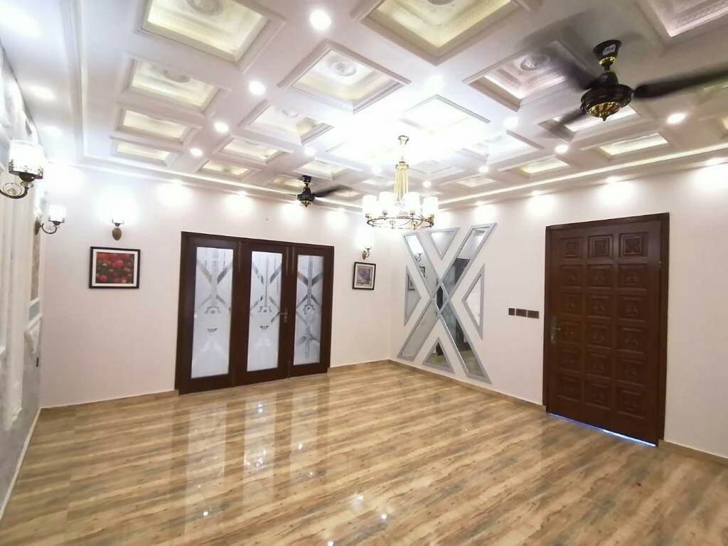 15 Marla House For Sale D C Colony Gujranwala