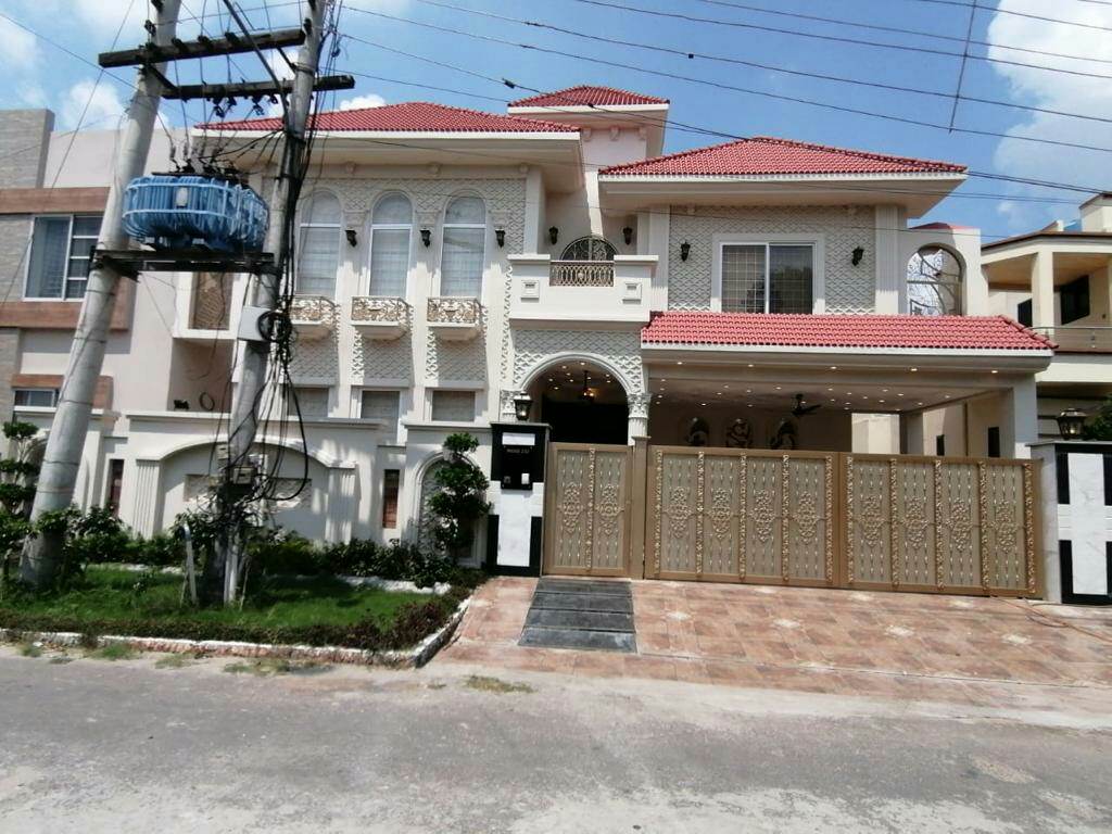 15 Marla House For Sale D C Colony Gujranwala