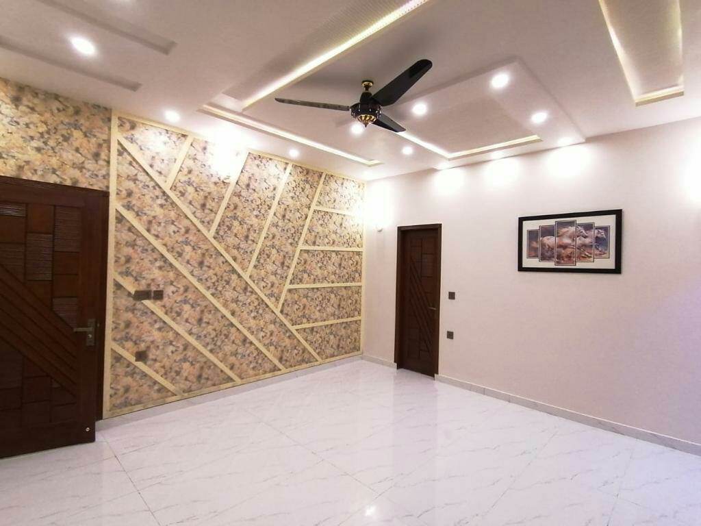 15 Marla House For Sale D C Colony Gujranwala