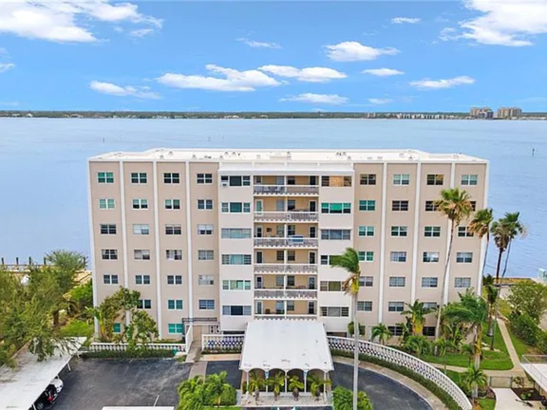 1900 Clifford St APT 104, Fort Myers, FL 33901