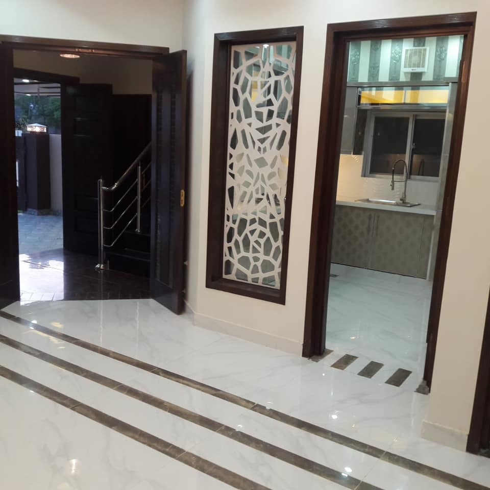 8 Marla House For Sale Bahria Town Lahore