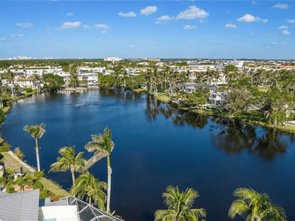 493 8th Ave S, Naples, FL 34102