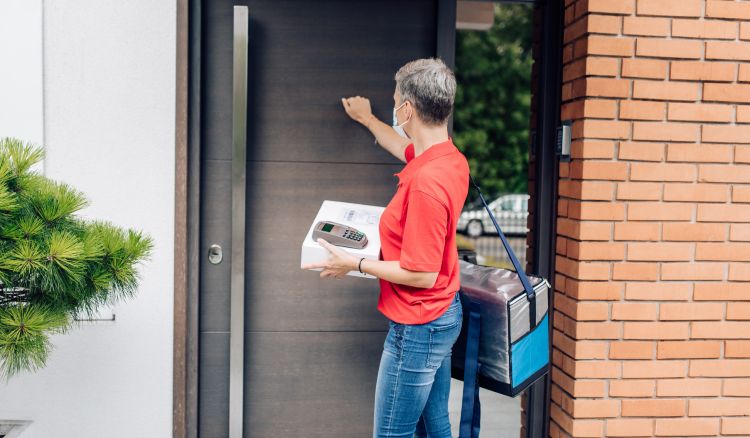 5 Tips for Dealing with Roofers Knocking on Doors