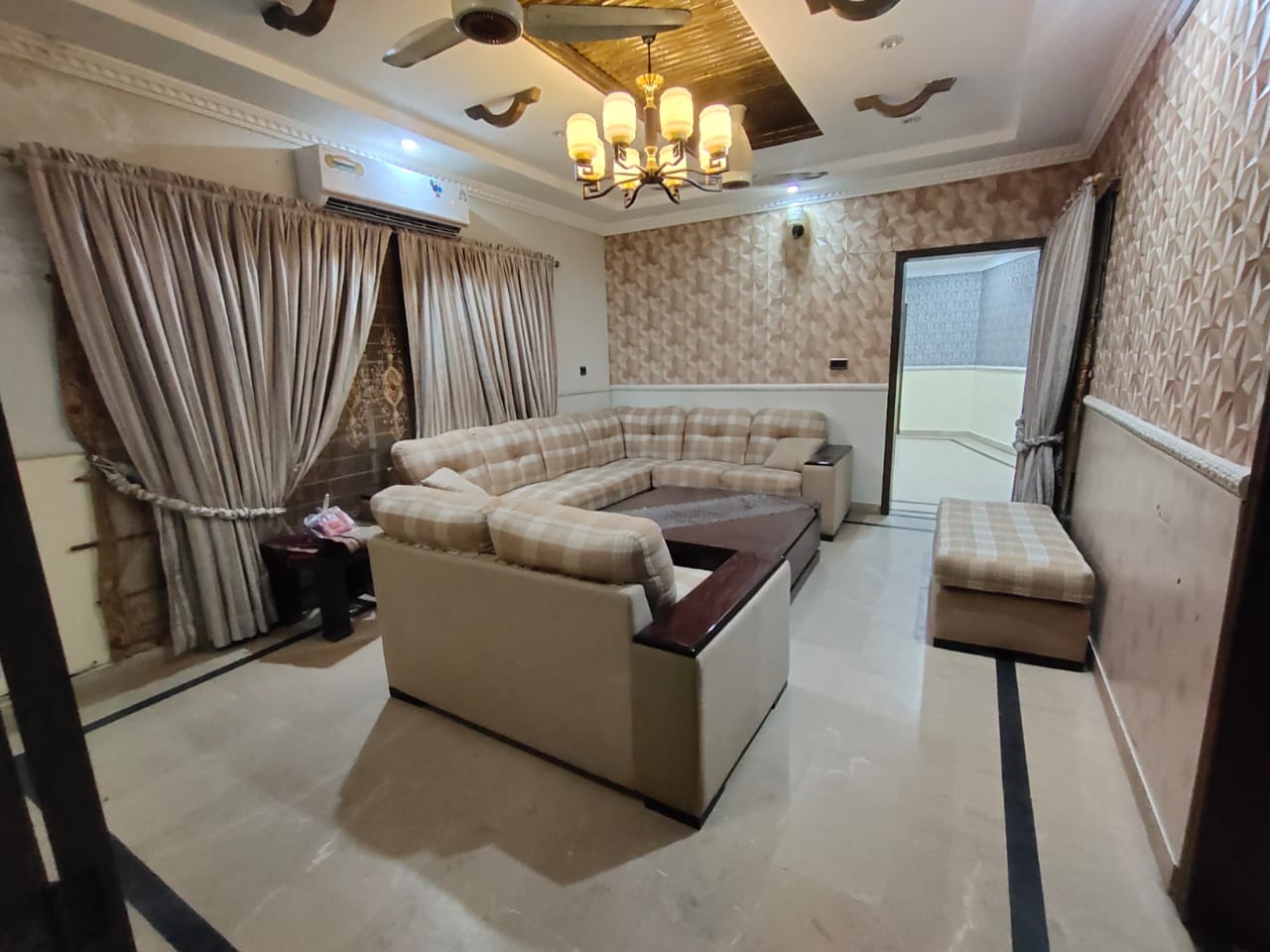 10 Marla Beautiful Furnished House Available for rent