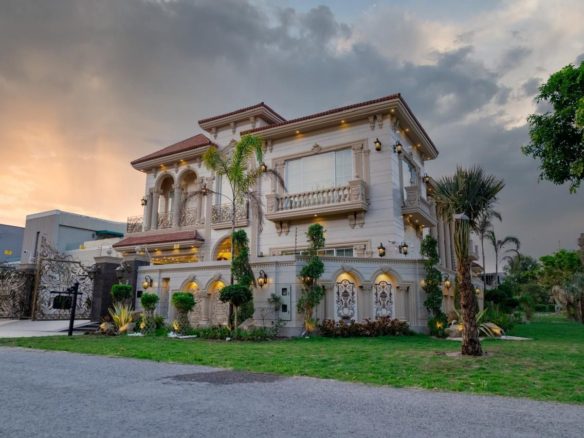22 Marla Brand New Spanish Luxury House For Sale