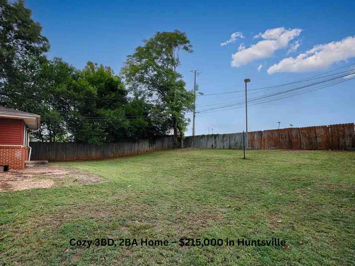 Cozy 3BD, 2BA Home – $215,000 in Huntsville (2)