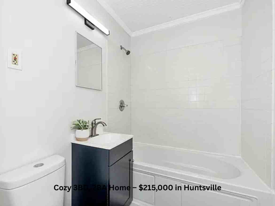 Cozy 3BD, 2BA Home – $215,000 in Huntsville (3)