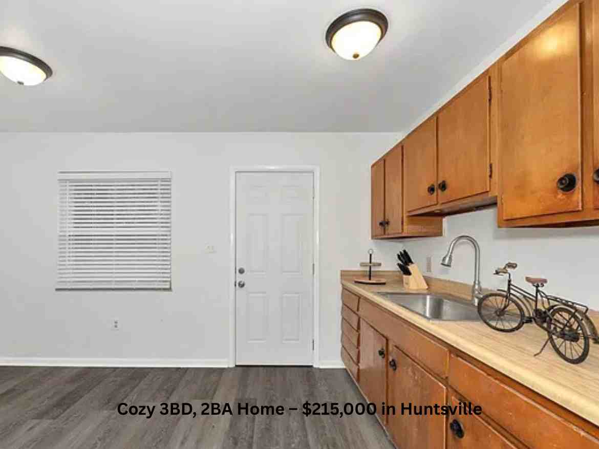Cozy 3BD, 2BA Home – $215,000 in Huntsville (8)