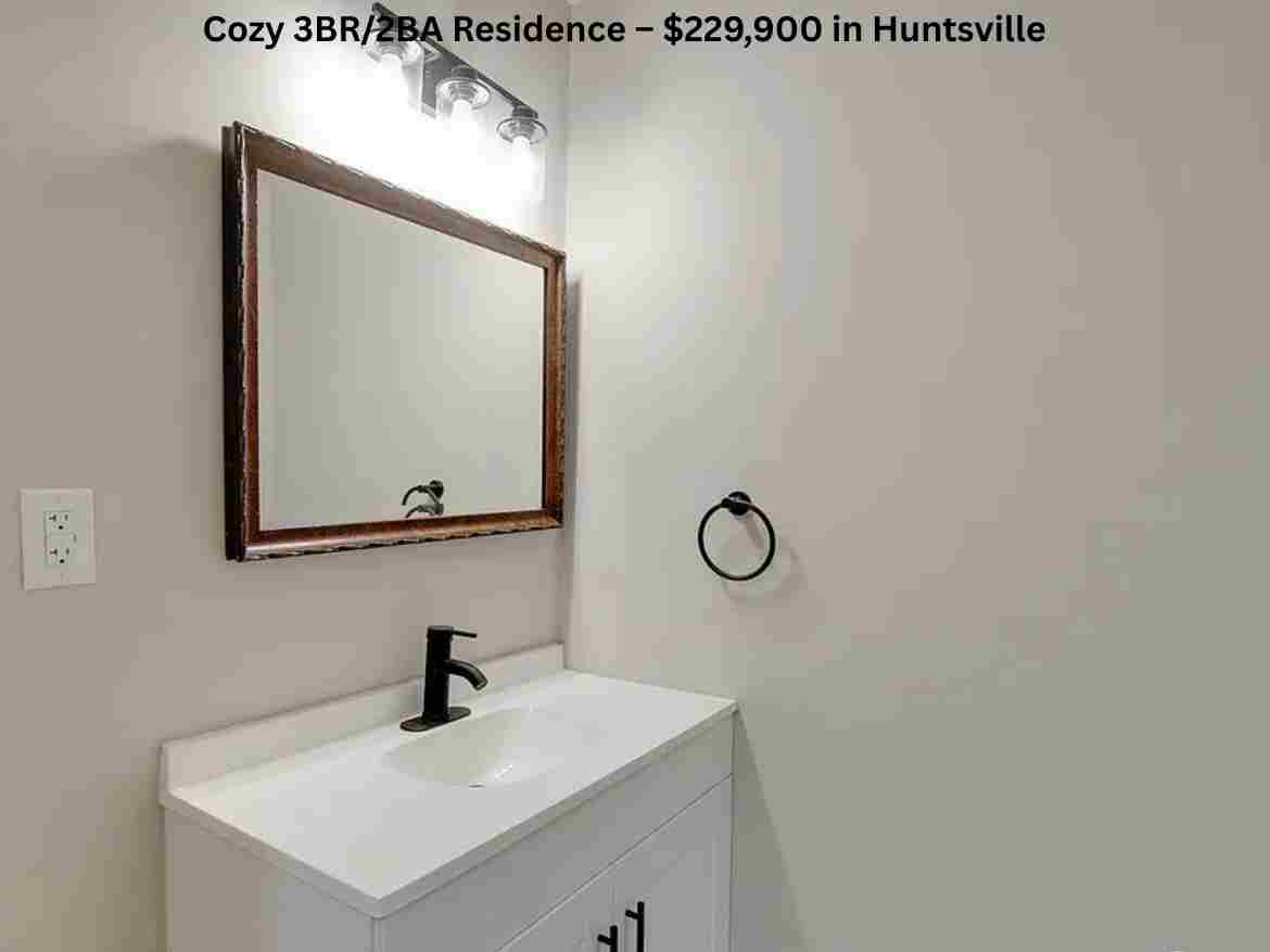 Cozy 3BR2BA Residence – $229,900 in Huntsville (4)