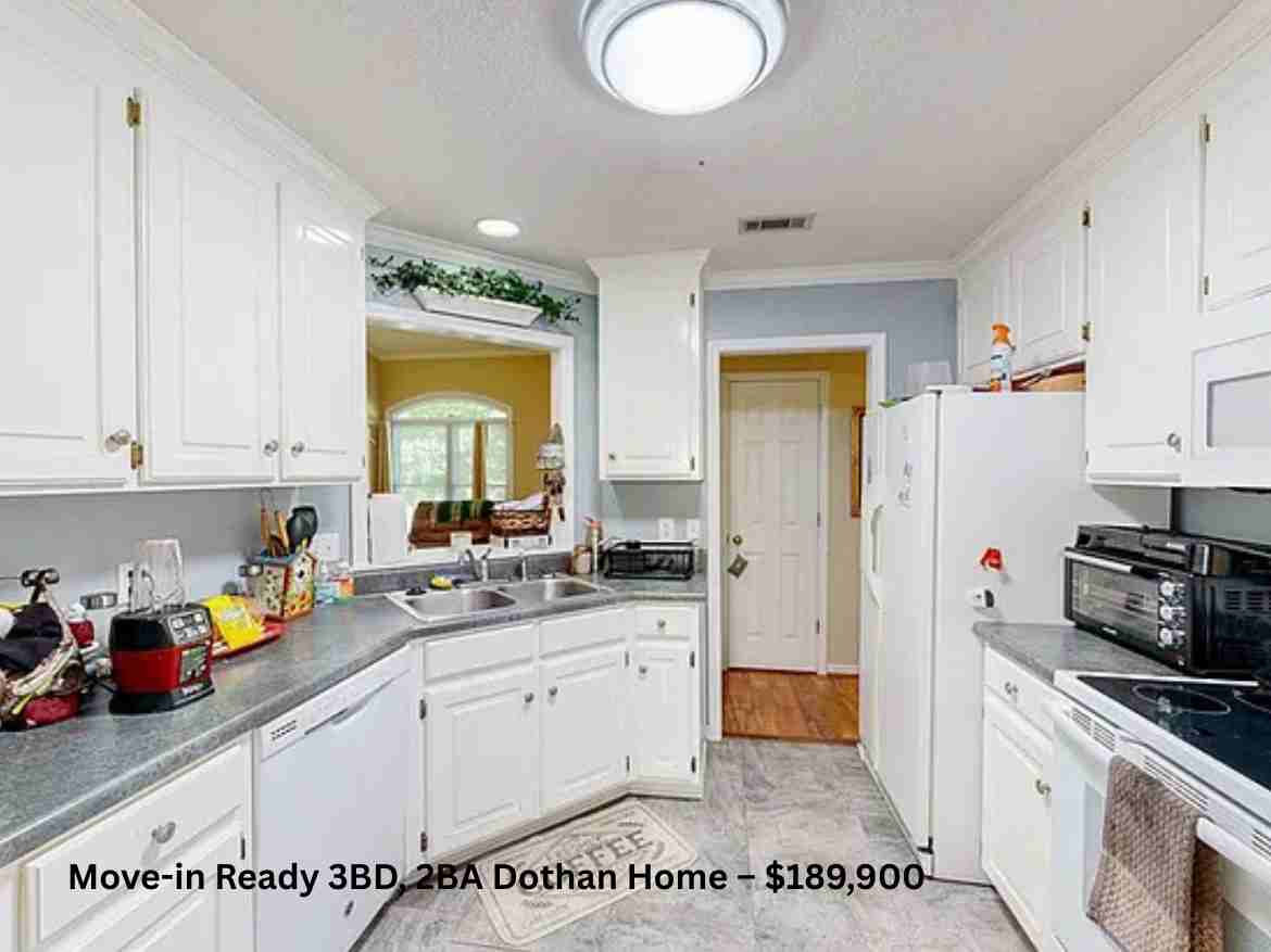 Move-in Ready 3BD, 2BA Dothan Home – $189,900 (3)