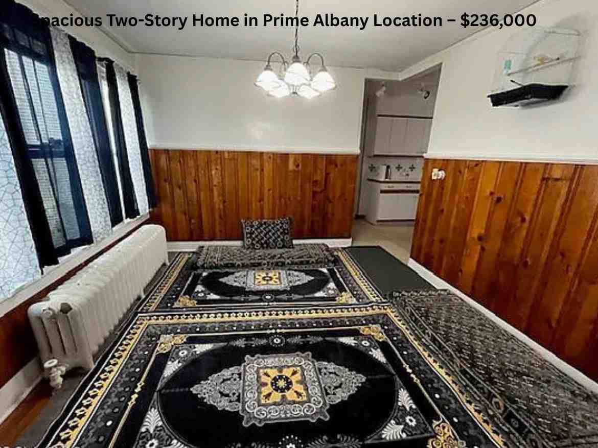 Spacious Two-Story Home in Prime Albany Location – $236,000 (4)