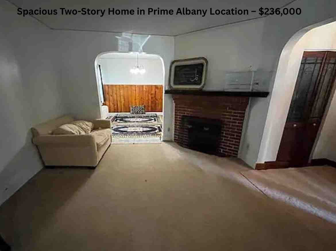 Spacious Two-Story Home in Prime Albany Location – $236,000 (5)