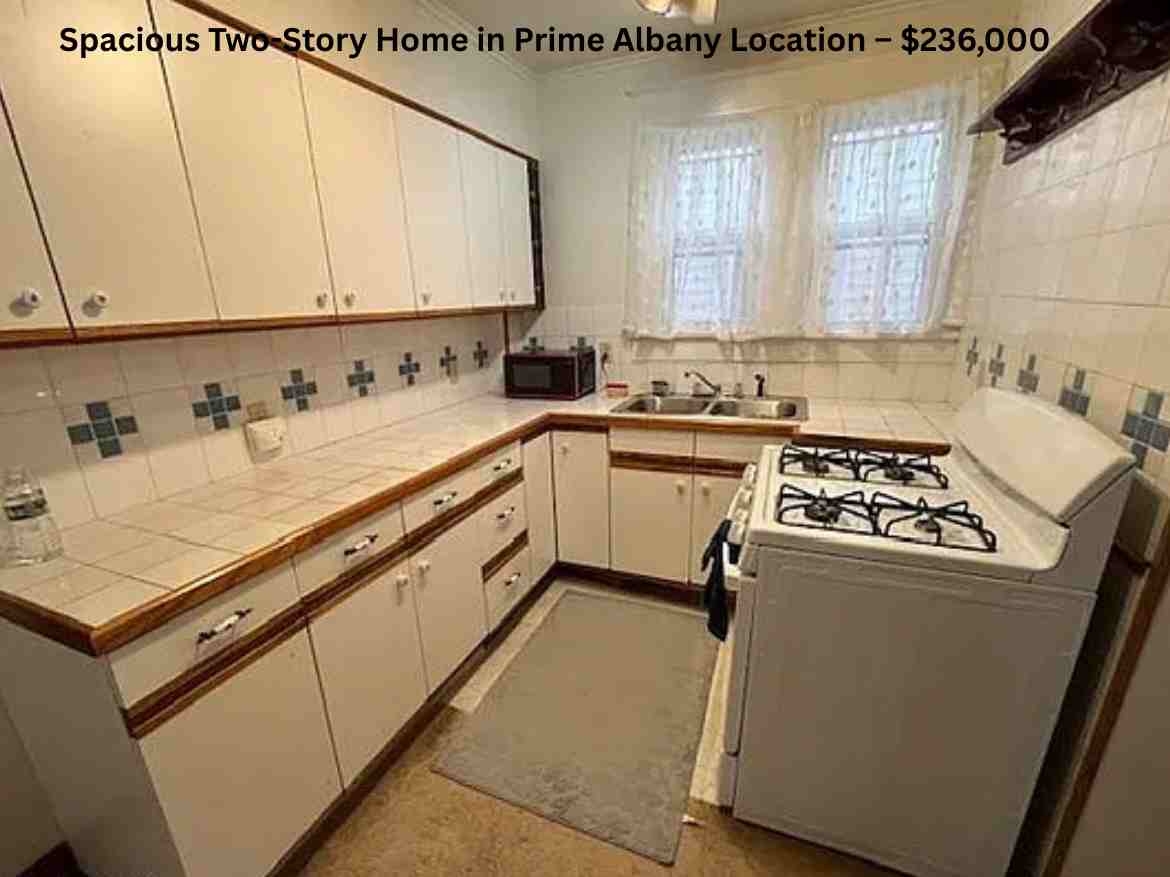 Spacious Two-Story Home in Prime Albany Location – $236,000 (7)